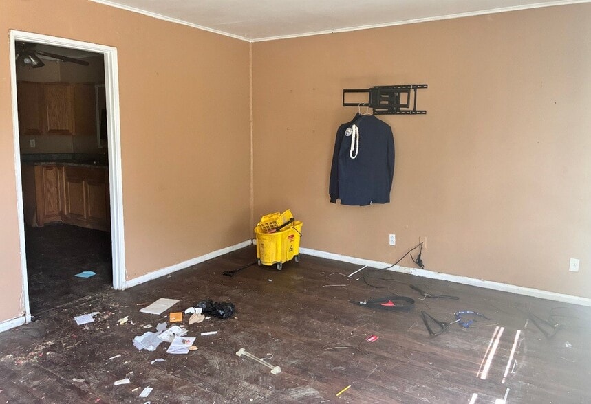 Building Photo - 7013 Edna St