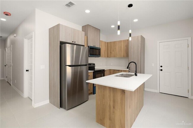 Building Photo - 21 Hilltop Ave