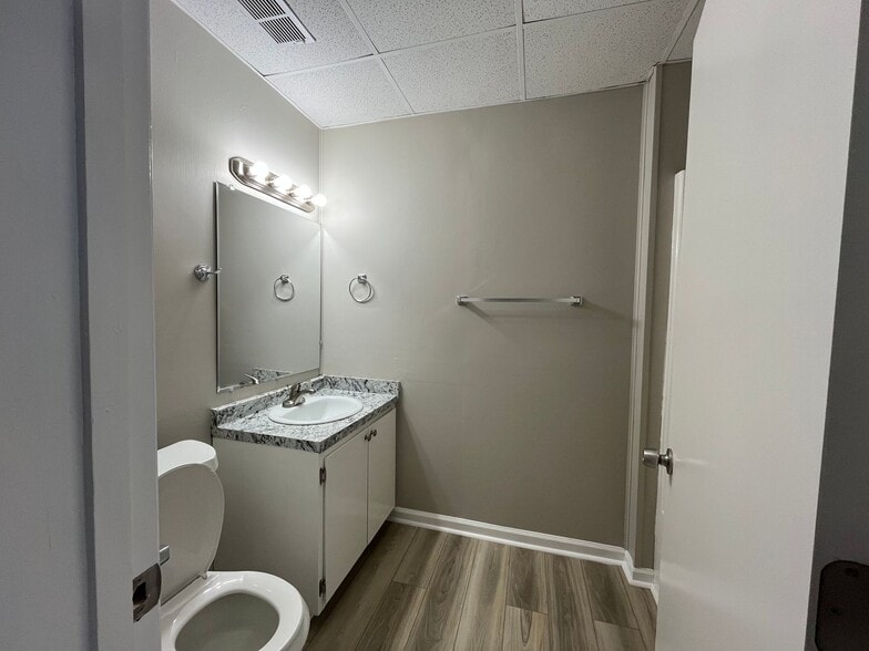 Building Photo - 142 Goshen Rd