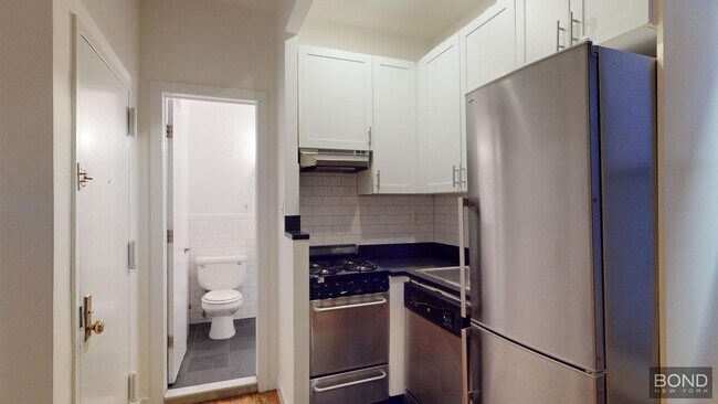 Building Photo - 312 E 91st St