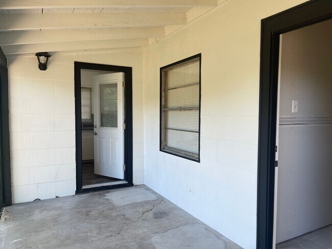 Building Photo - 2113 Cloverdale St