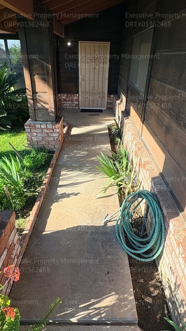 Building Photo - 3 bedroom 2 bathroom home on a corner lot with extra fenced parking.