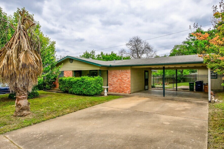 Building Photo - 1117 Colony N Dr