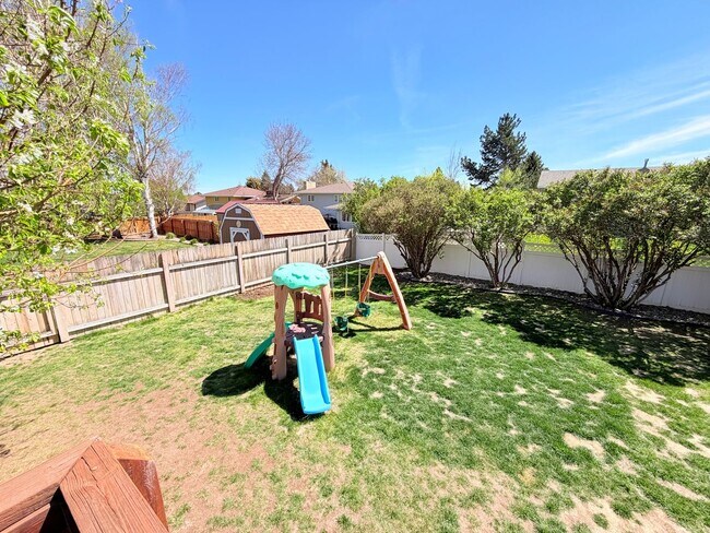 Building Photo - Beautiful Spacious Fox Farm Home