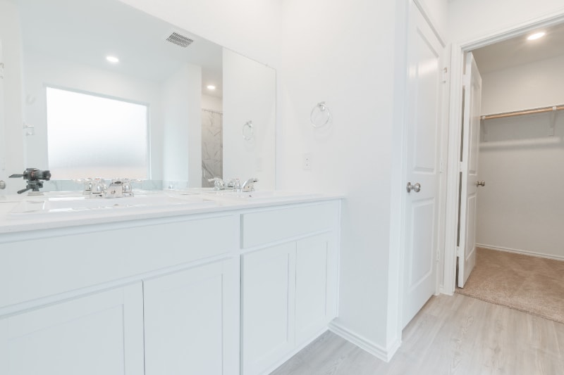 Building Photo - 352 Keefer