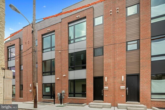 Building Photo - Pennsport Townhome with Garaged Parking