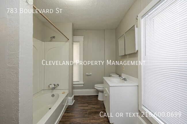 Building Photo - 783 Boulevard St