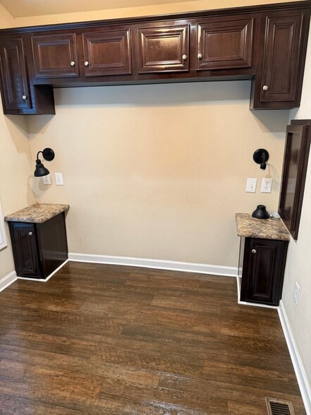 Building Photo - 17398 Countrywood