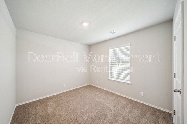 Building Photo - 2709 Stonecreek Dr