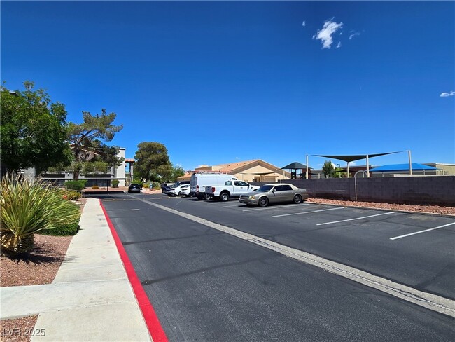 Building Photo - 1575 W Warm Springs Rd