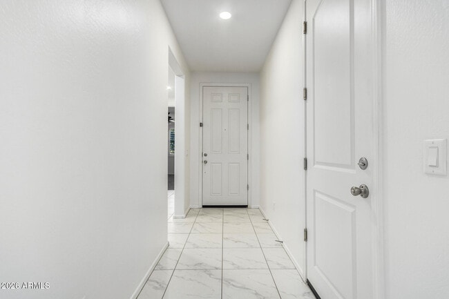 Building Photo - 665 E Rojo Way