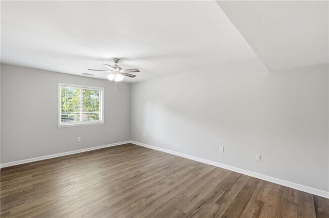 Building Photo - 605 Candler St