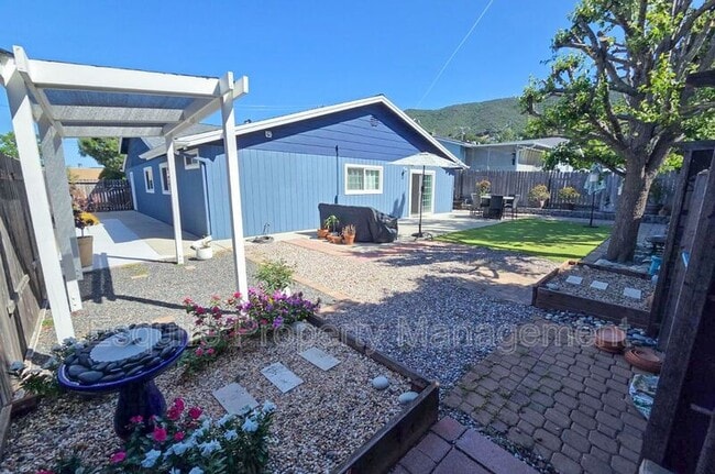 Building Photo - 279 Maple Rd