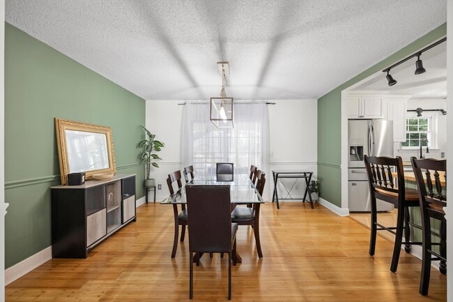 Building Photo - 8410 Smoketree Cir