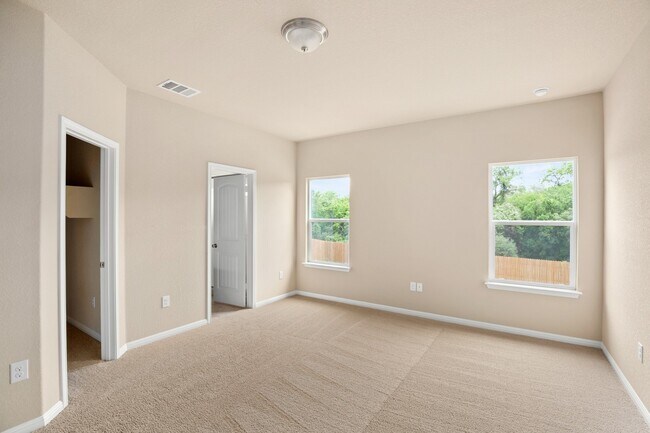 Building Photo - Beautiful 4/BR 2.5/BA Home Backing to Green Space in Pflugerville