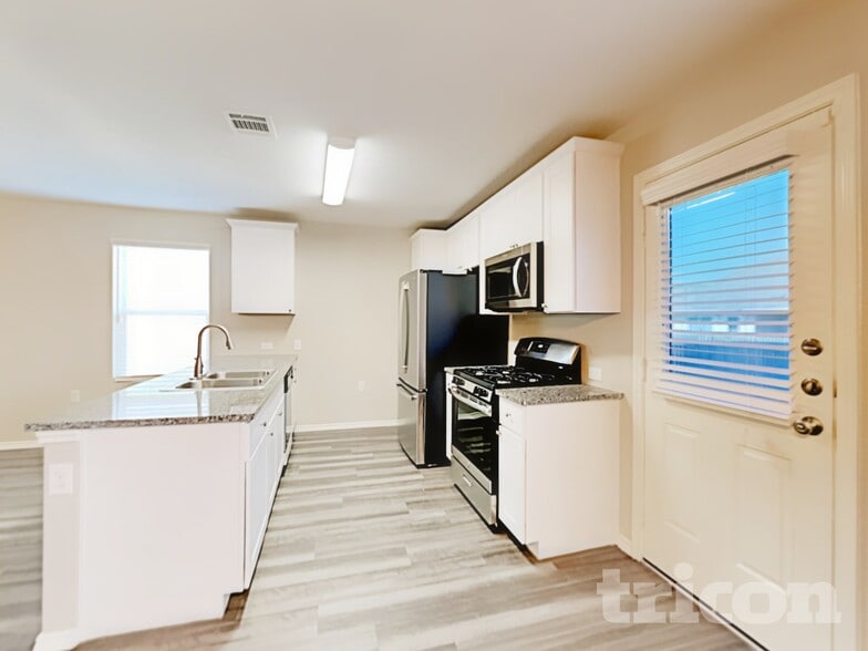 Building Photo - 6815 Hibiscus Falls