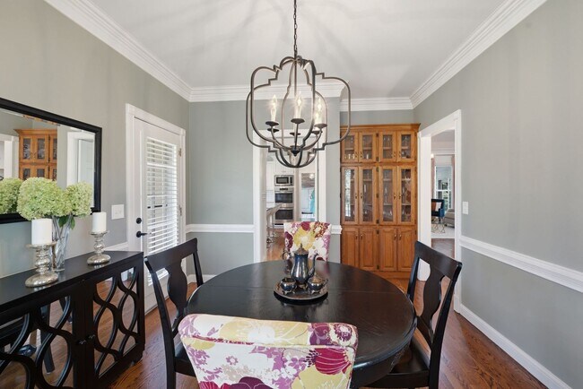 Building Photo - 1733 Carriage Ct