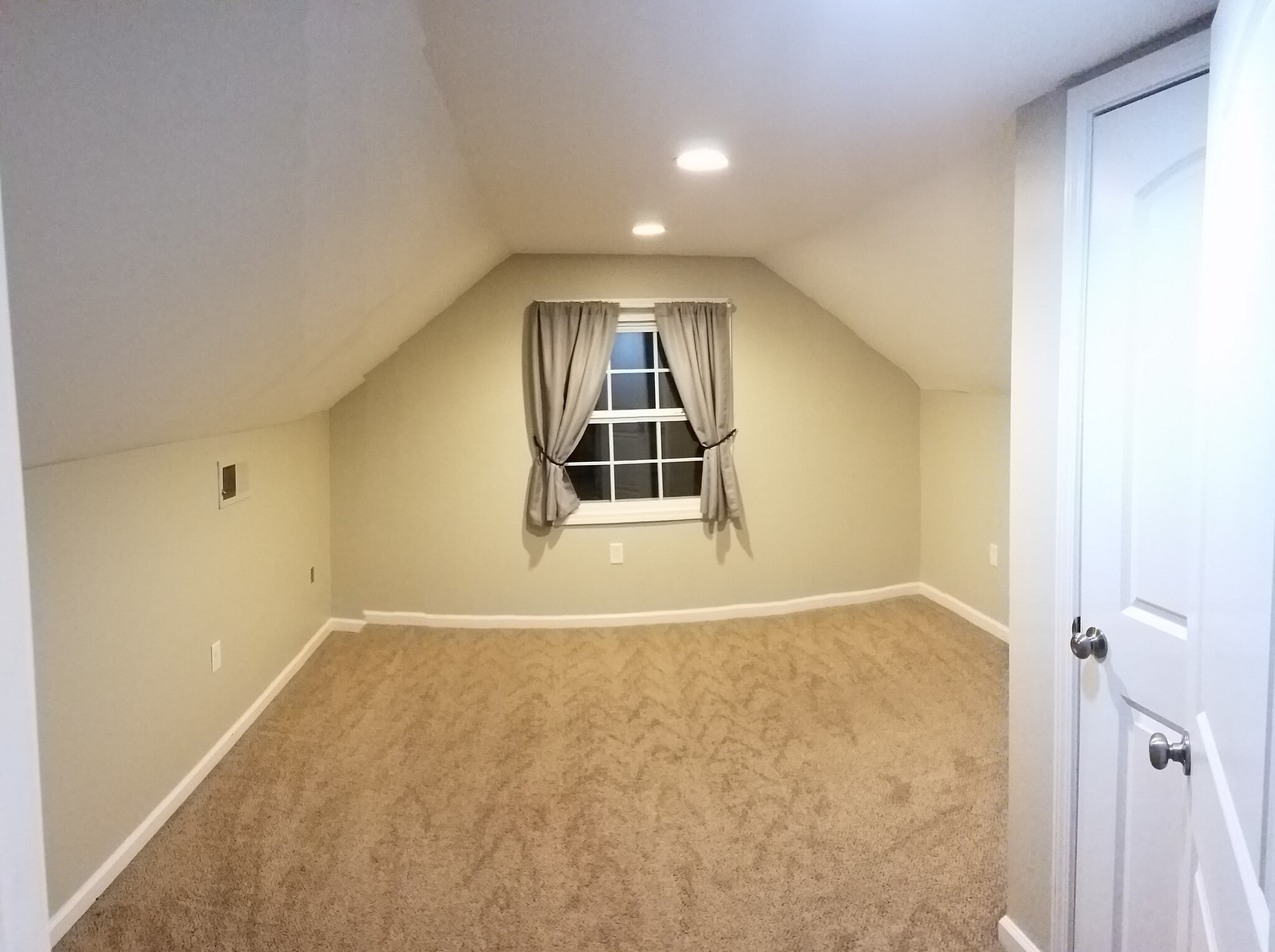 Upstairs bedroom#2 - 425 Virginia Ave