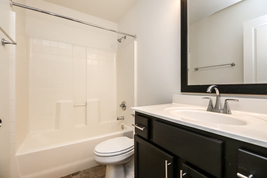 Building Photo - 92 E Catclaw St