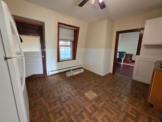 Building Photo - 4 Home St