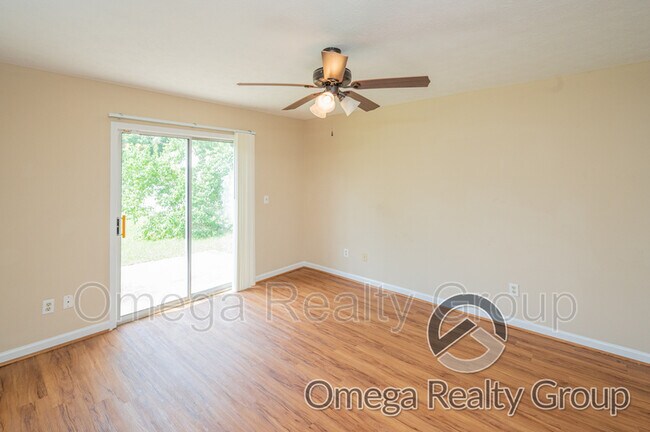 Building Photo - 900 Mister Dr