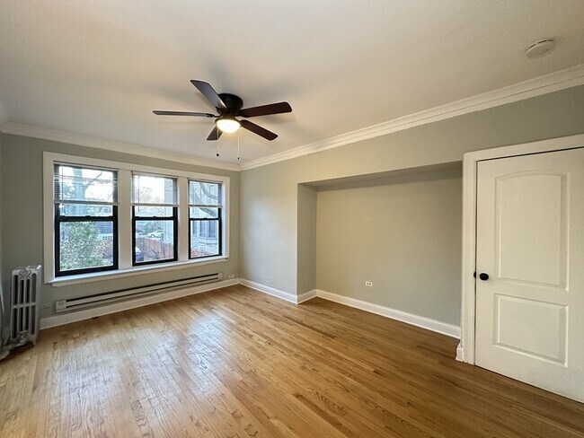 Building Photo - 4619 N Paulina St