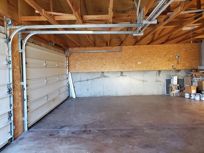 Building Photo - 3 Bedroom Home with Large Shop and Additional 2 Car Garage