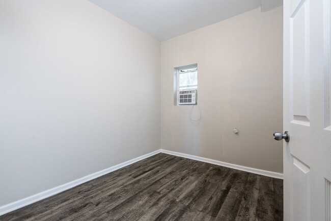 Building Photo - 814 S 27th St