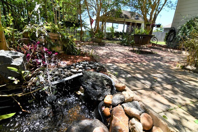 Building Photo - Zachary School District!  Trendy, 3 bedroom, 2.5 bath home in coveted Marshall Bonds Subdv