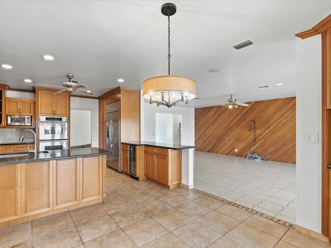 Building Photo - 21151 NE 22nd Ct