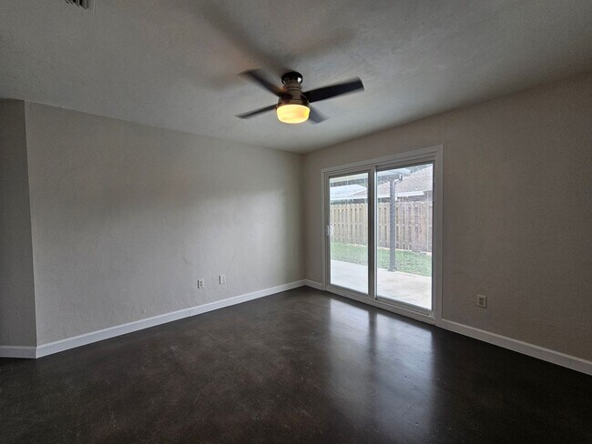 Building Photo - 3/2 Home in Palm Grove