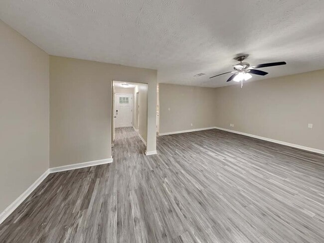 Building Photo - 211 Hunt Ridge Dr