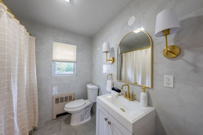 Building Photo - 810 Walnut St