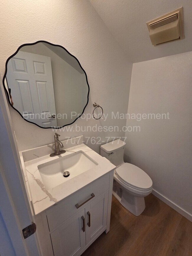 Building Photo - 1736 Burgundy Ct