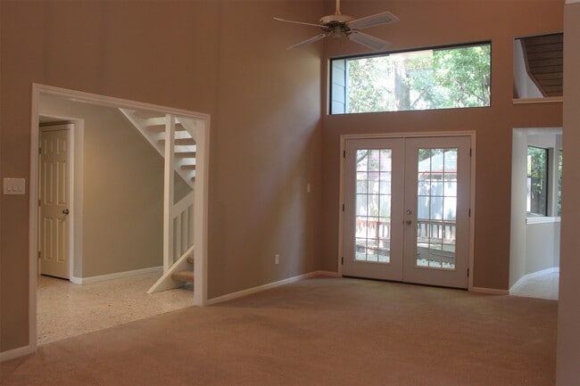 Building Photo - 3126 E Lake Cres Dr