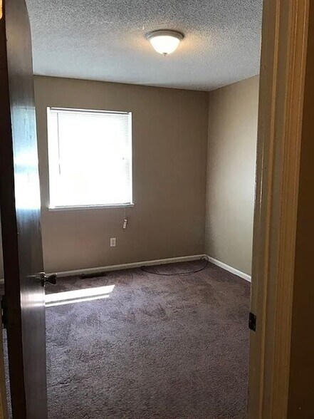 Building Photo - 901 N Lynn St