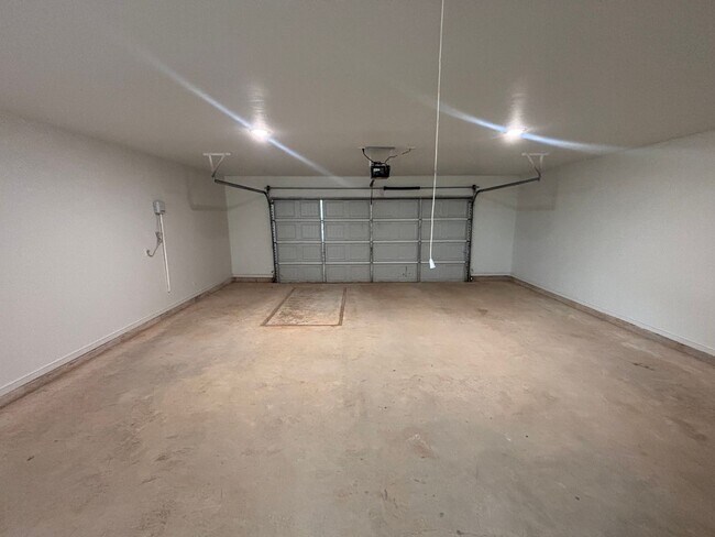 Building Photo - 3021 Hollow Crest Ln