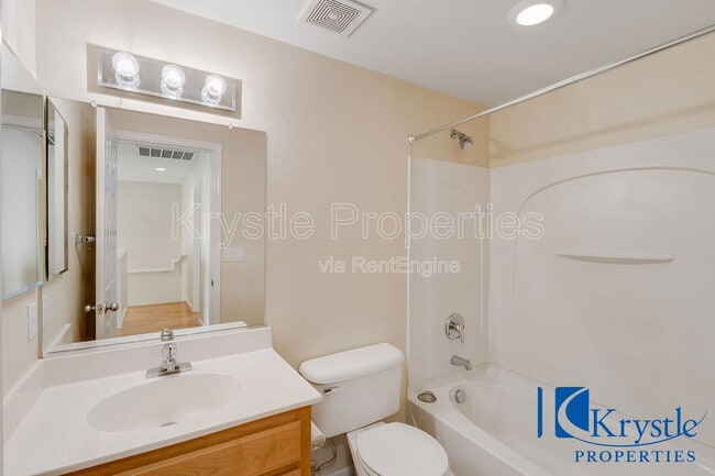 Building Photo - 664 Julmar Cir