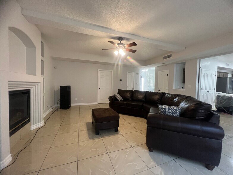 Building Photo - 485 Jeweled Mesa Ct