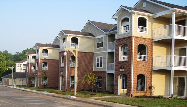 Building Photo - Clay Terrace
