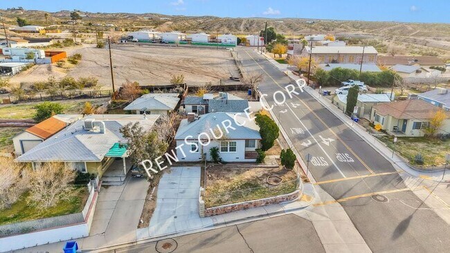 Building Photo - 1040 Flora St