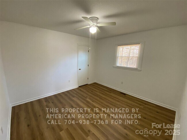 Building Photo - 3818 Vanderburg Dr