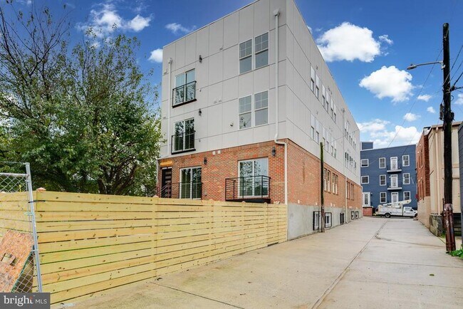 Building Photo - 2230 Nicholson St SE