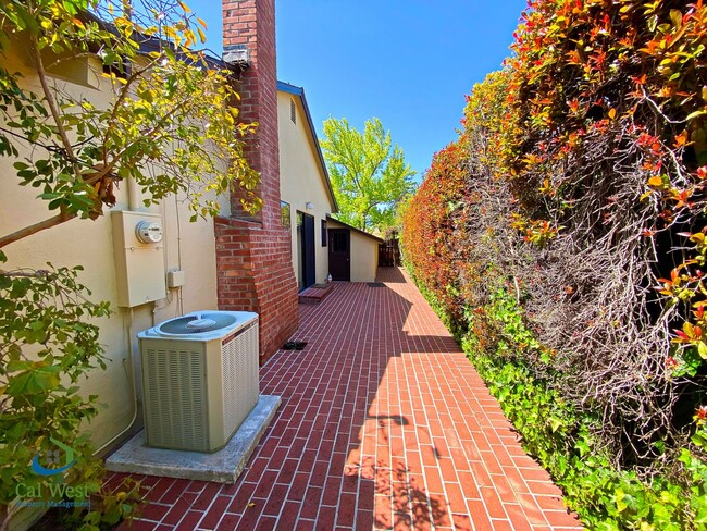 Building Photo - $5995 - Spacious 4 Bed/2 Bath Los Gatos Ho...