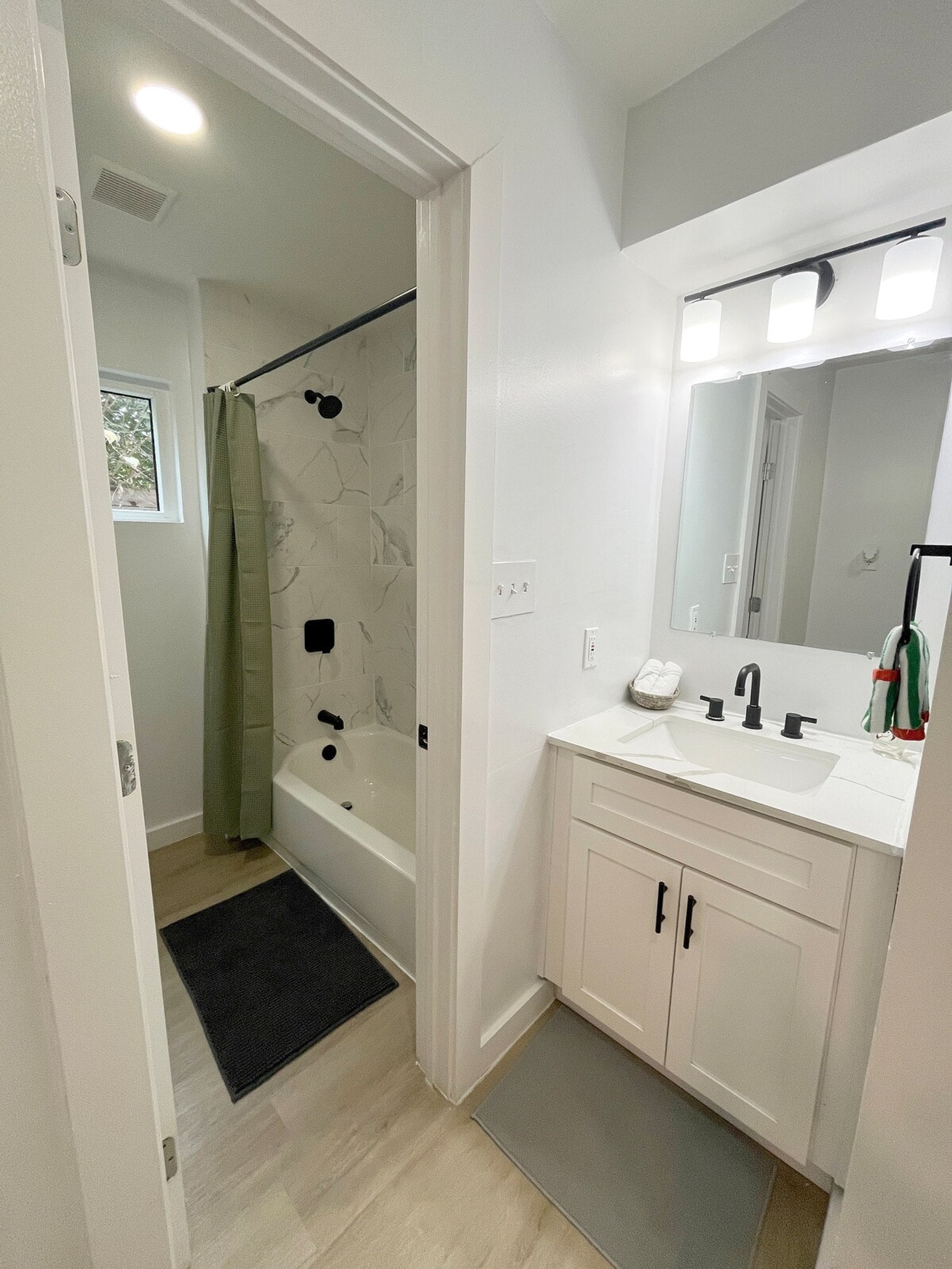 Building Photo - 6810 Lexington Rd