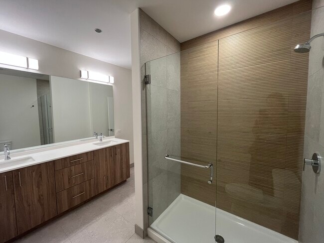 Building Photo - 1040 W Huron St