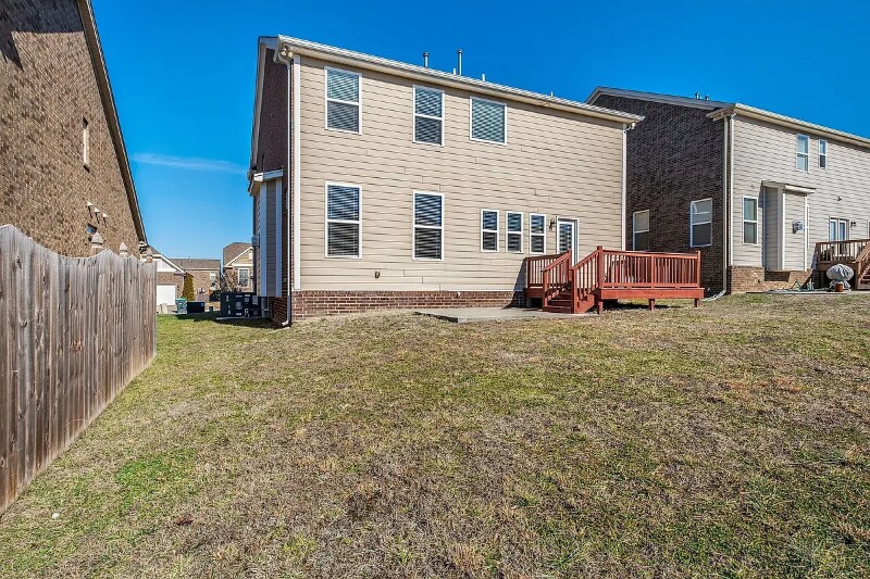 Building Photo - 1637 Southampton Wy
