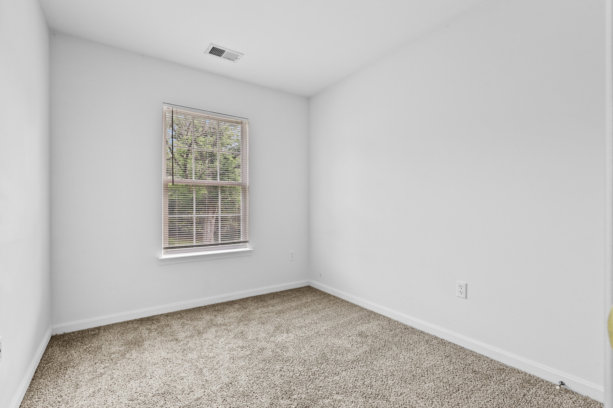 Building Photo - 445 Kenneth Square