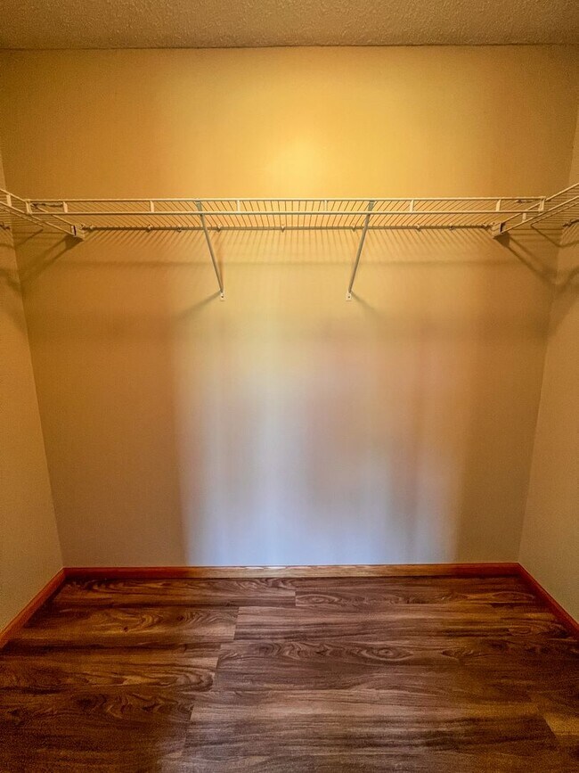 Building Photo - 2 Bedroom, 1.5 Bath Town Home