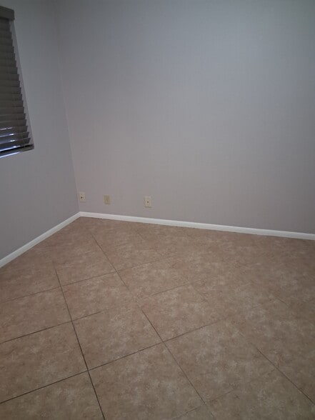 Building Photo - 9031 W Elm St